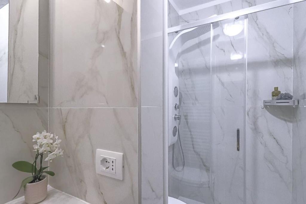New Private Apt In Como A-C Self Check-In ภายนอก รูปภาพ