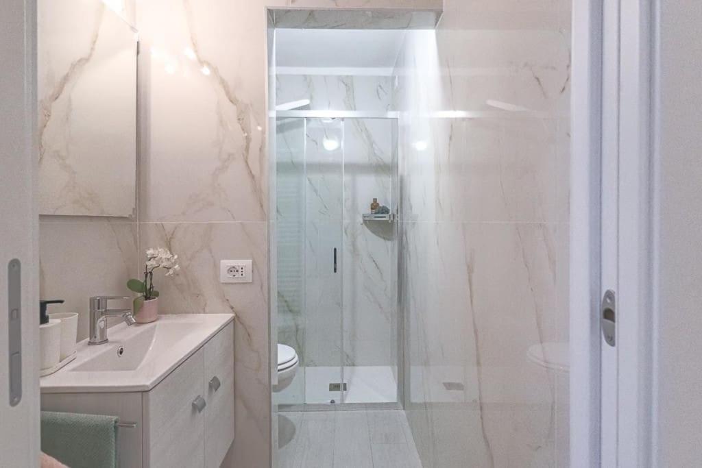 New Private Apt In Como A-C Self Check-In ภายนอก รูปภาพ